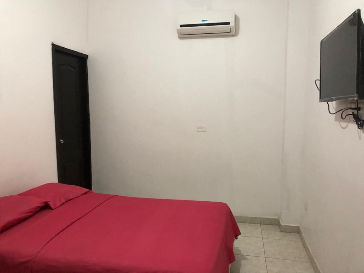 Hostal Playa Imperial Manta Εξωτερικό φωτογραφία