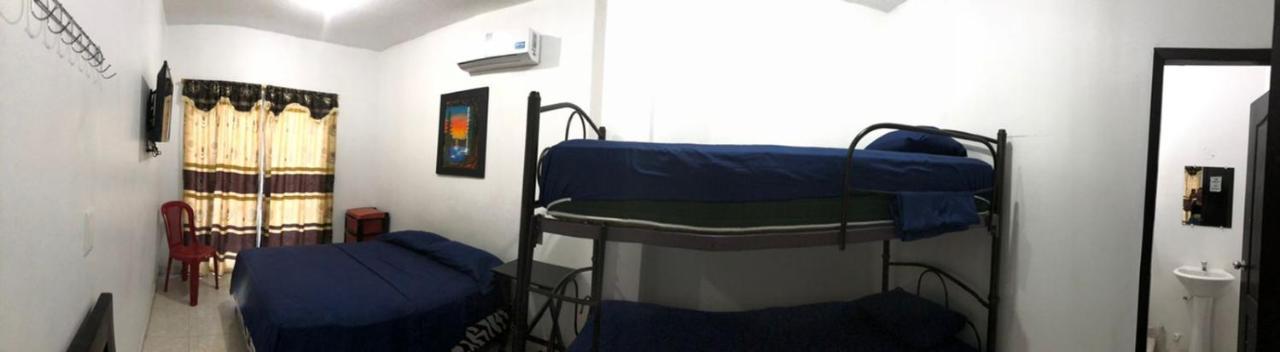Hostal Playa Imperial Manta Εξωτερικό φωτογραφία