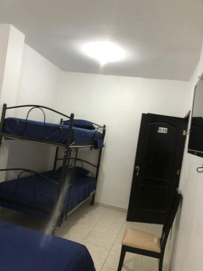 Hostal Playa Imperial Manta Εξωτερικό φωτογραφία