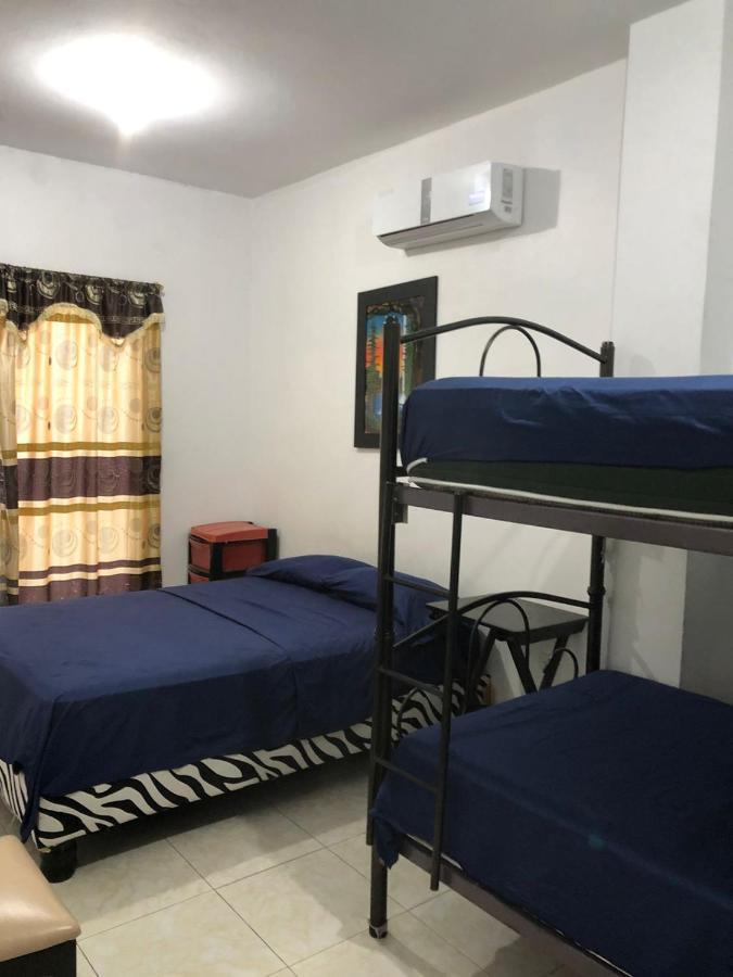 Hostal Playa Imperial Manta Εξωτερικό φωτογραφία
