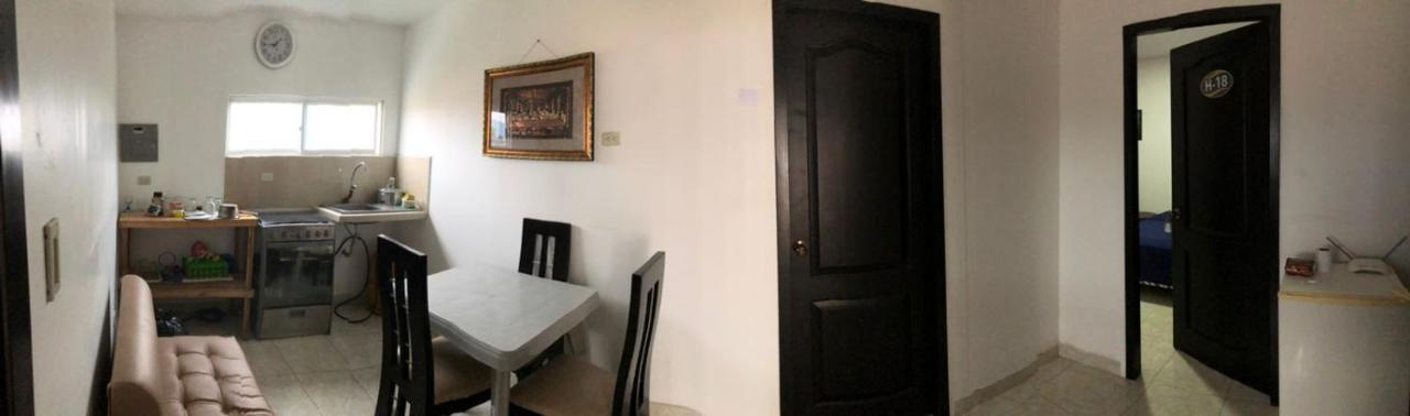Hostal Playa Imperial Manta Εξωτερικό φωτογραφία