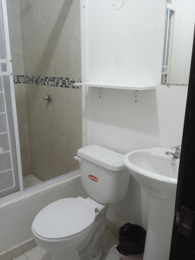 Hostal Playa Imperial Manta Εξωτερικό φωτογραφία