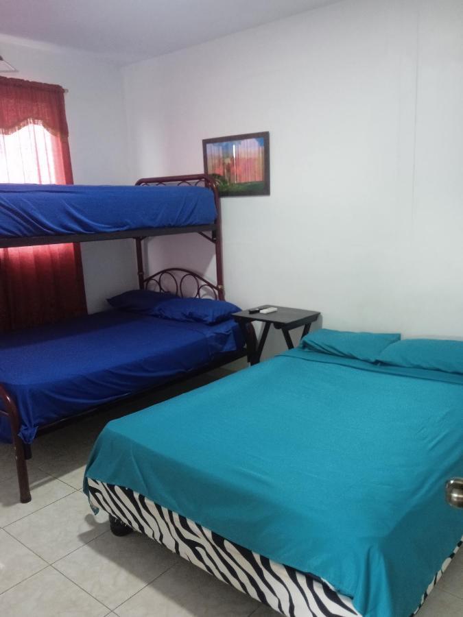 Hostal Playa Imperial Manta Εξωτερικό φωτογραφία