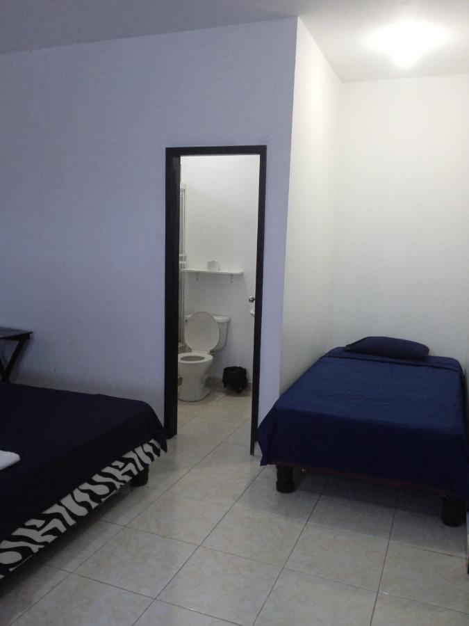 Hostal Playa Imperial Manta Εξωτερικό φωτογραφία