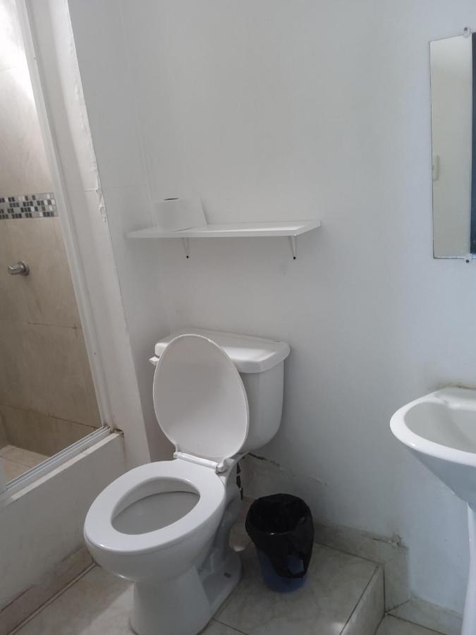 Hostal Playa Imperial Manta Εξωτερικό φωτογραφία