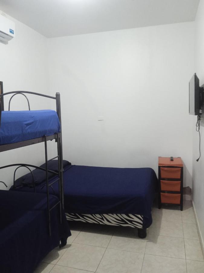 Hostal Playa Imperial Manta Εξωτερικό φωτογραφία